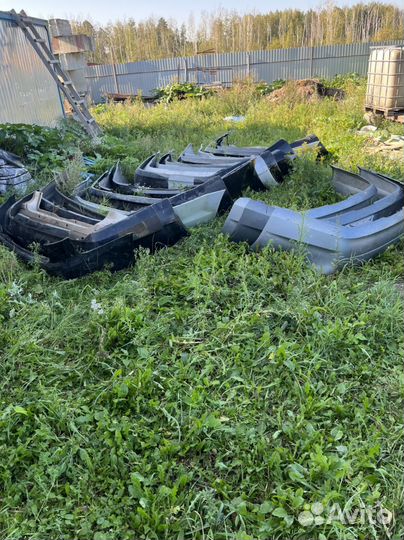 Бампера от неизвестных автомобилей