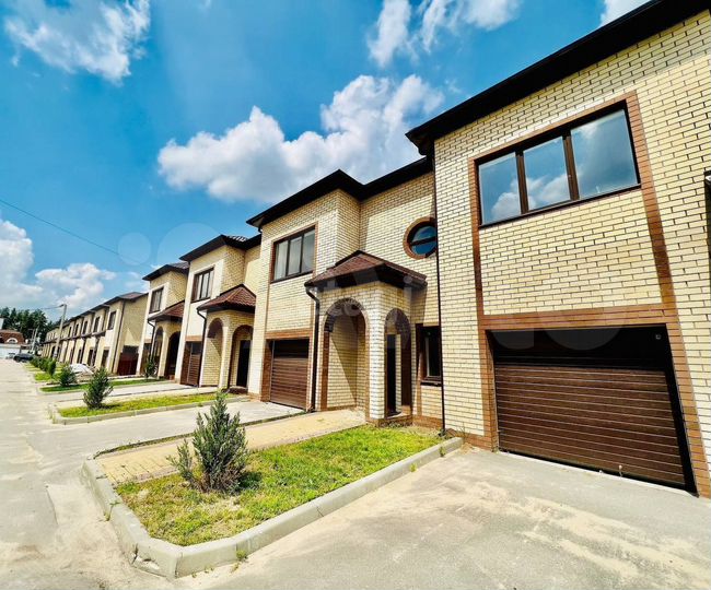 Таунхаус 325 м² на участке 2,4 сот.