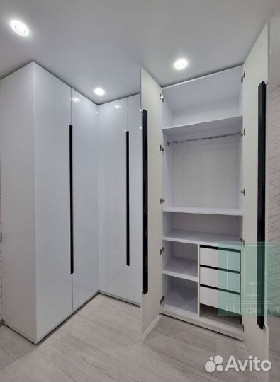 Черный шкаф