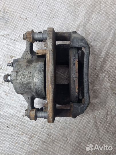 Суппорт тормозной передний правый Тойота Королла