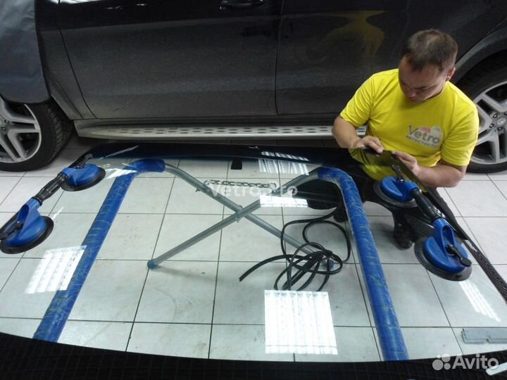 Боковое правое стекло на honda