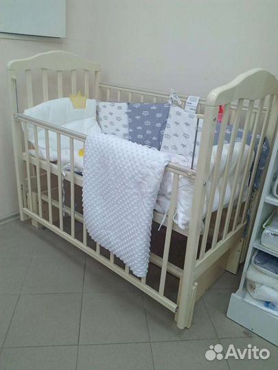 Кроватка с универсальные маятником