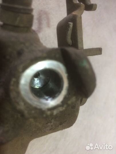 Суппорт задний правый Skoda Octavia A7 CWV 2014