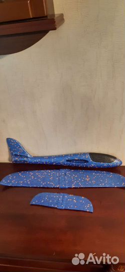 Самолет моделирующий пенопластовый