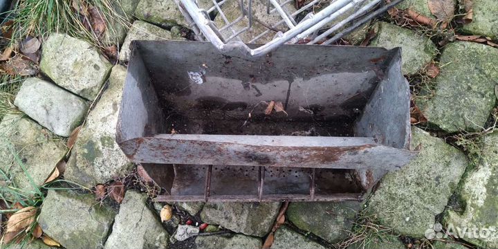 Кормушка для домашних животных