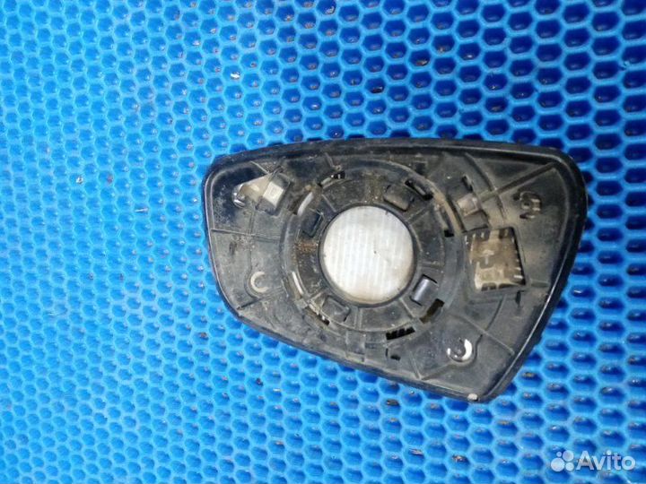 Зеркальный элемент левый Kia Cerato YD 2017