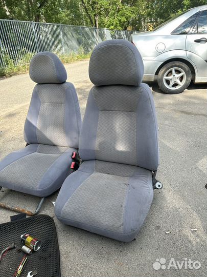 Передние сиденья ваз 2112