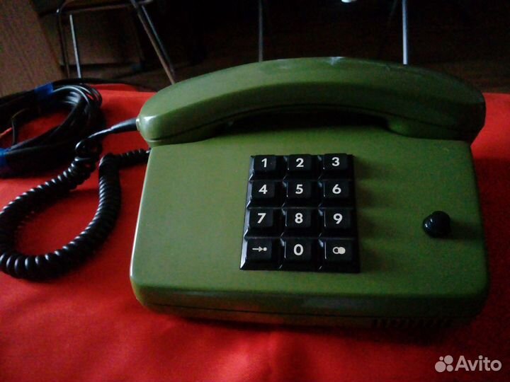 Немецкий кнопочный телефон