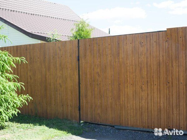 Забор из профнастила. Откатные ворота