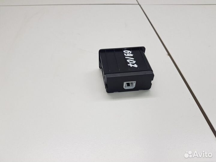 Разъем USB (Chery Tiggo 7 Pro)