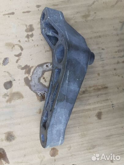 Кронштейн ролика Honda R18