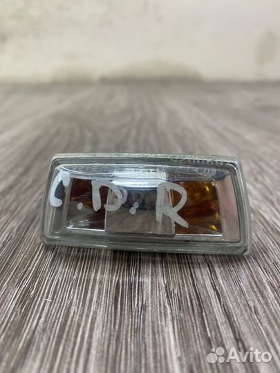 Повторитель поворота передний правый Opel Corsa D