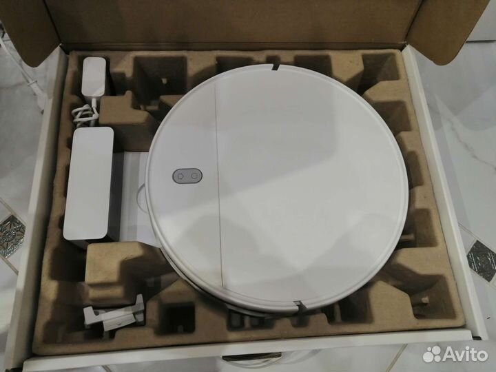 Робот-пылесос Xiaomi Mi Robot Vacuum-Mop Essential