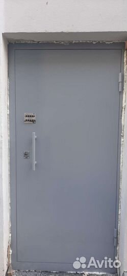 Металлические двери на кладовку