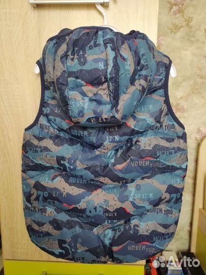 Жилет утеплённый на мальчика новый 128