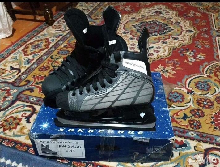 Коньки хоккейные