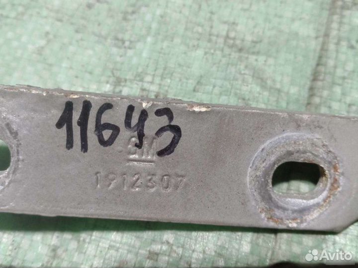 Петля капота левая Opel Omega A