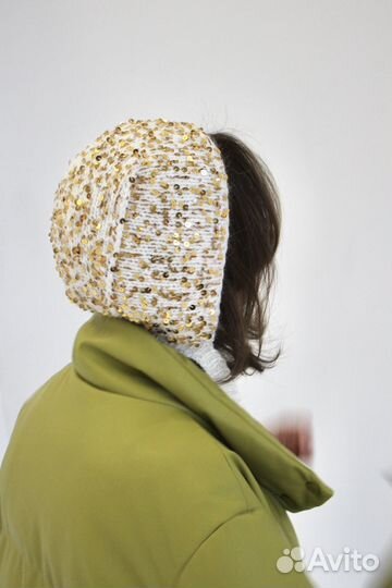 Распродажа вязаных чепчиков с пайетками