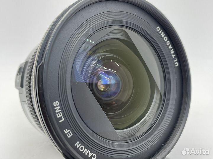 Canon EF 20-35mm f/3.5-4.5 USM