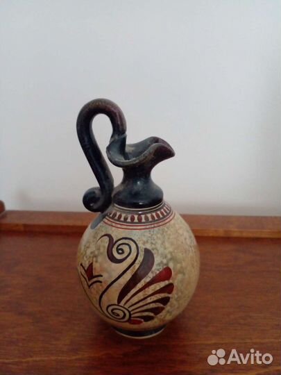 Статуэтка Венера и греческая вазочка