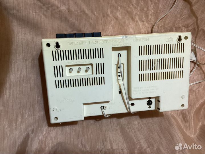 Приемник. Часы. Трехпрограмный