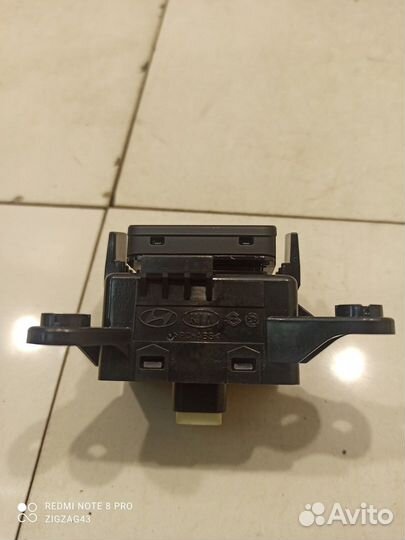 Кнопка открывания багажника (Kia K5 III)