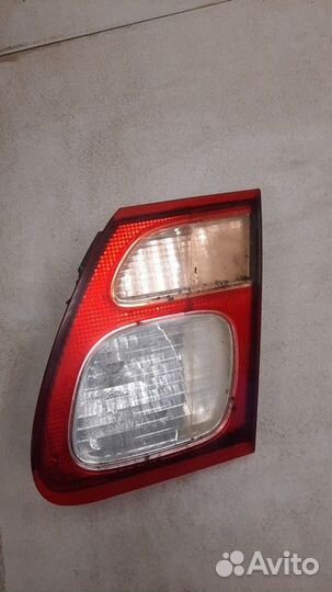 Фонарь внутренний правый Nissan Almera