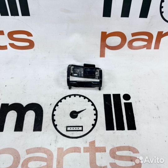 Кронштейн Audi A6 C8 2021