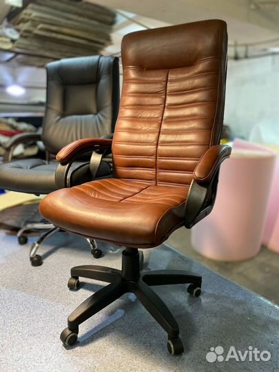 Офисное кресло