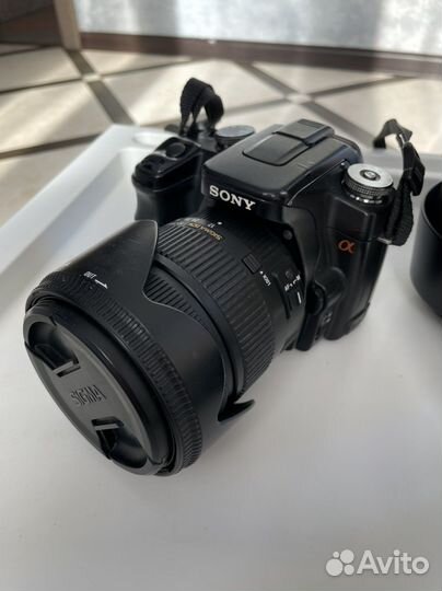 Объектив Sony и Зеркальный фотоаппарат Sony