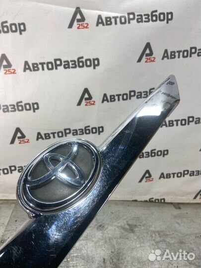 Накладка крышки багажника Toyota Camry V50