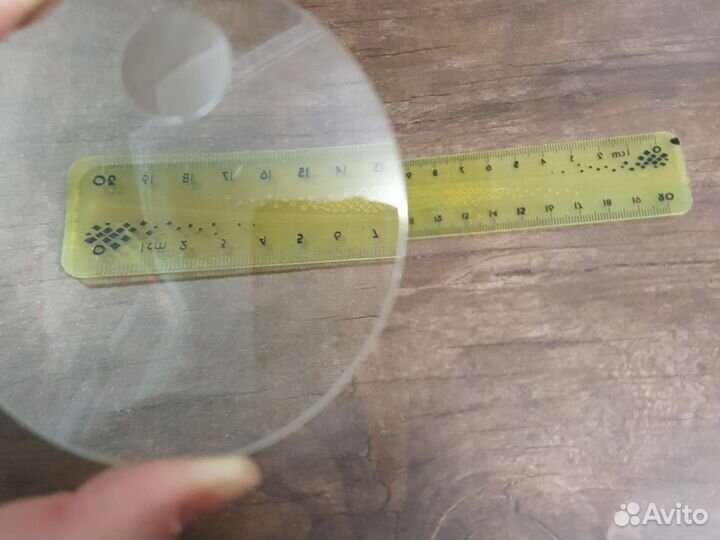 Линза (увеличительное стекло)