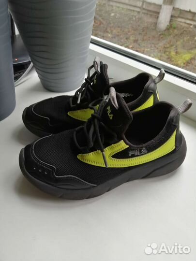 Продам кроссовки fila