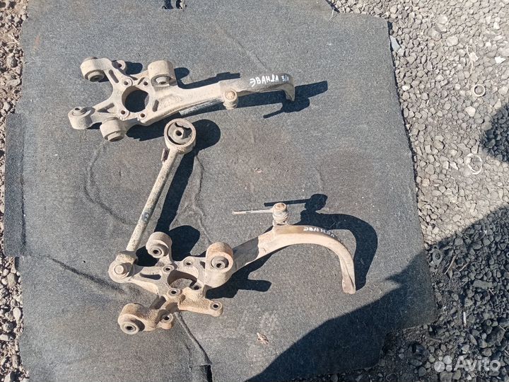 Кулак задний на Шевроле Эванда 2006г