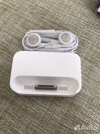 Зарядка на iPhone 4, наушники