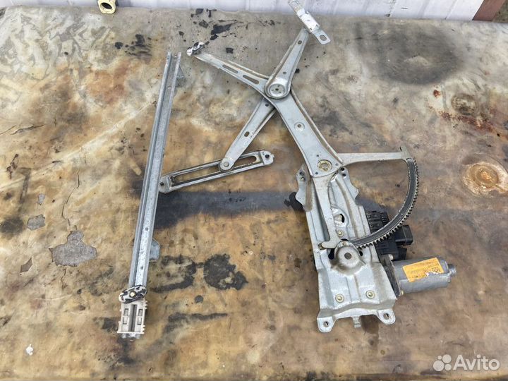 Передний левый,правый стеклоподъемник Опель астраg