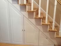 Деревянная лестница со шкафом в ваш дом