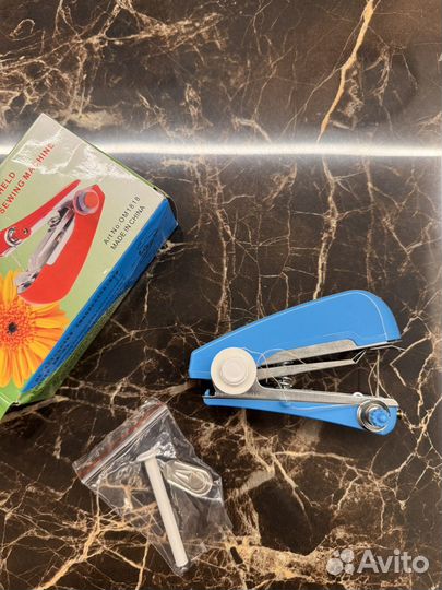 Новая ручная швейная машинка