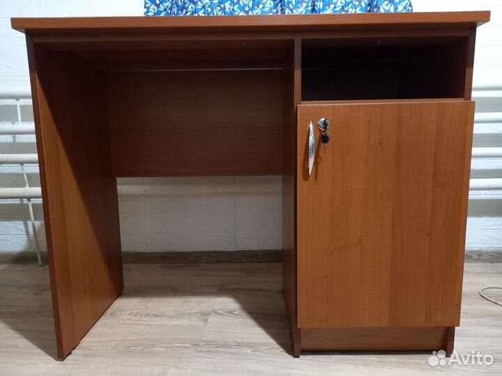 Компьютерный стол регулируемый по высоте