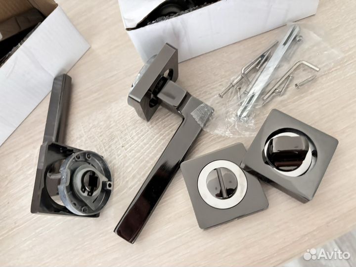 Комплект дверных ручек