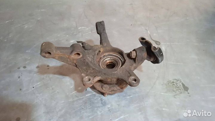 Кулак передний правый Honda Civic 7 2004