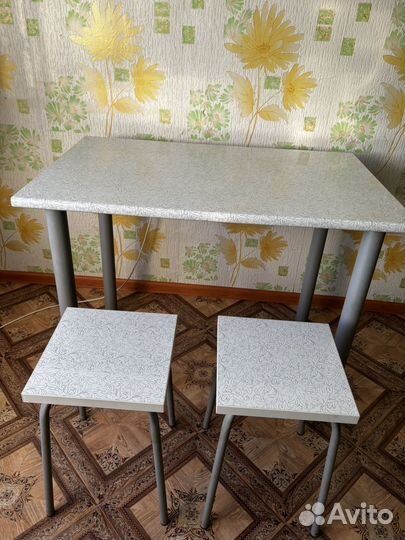 Стол и стул