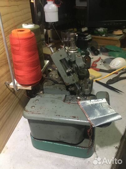 Советский двухниточный оверлок 151кл