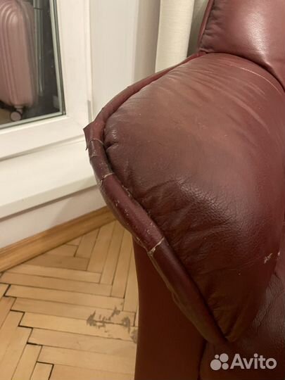 Кожаное кресло бу