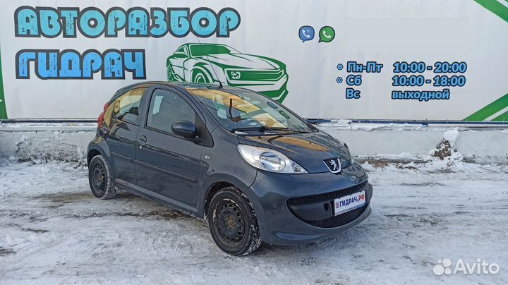 Молдинг передней правой двери Peugeot 107 8545CJ