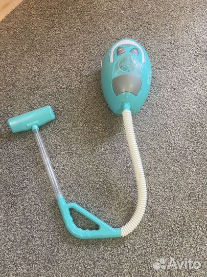 Игрушечный пылесос