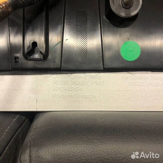 Спойлер крышки багажника Nissan Pathfinder в сборе