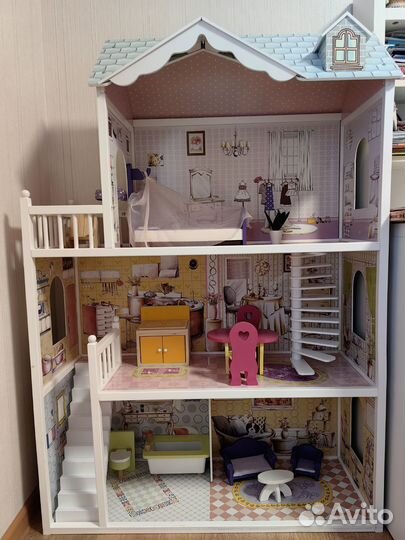 Домик кукольный и карета с лошадью