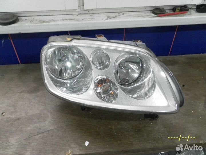 Фара передняя правая Volkswagen Touran 1 поколения