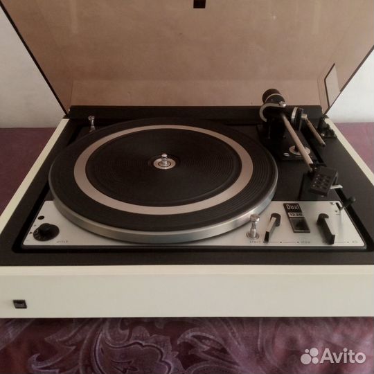 Виниловый проигрыватель Dual 1228